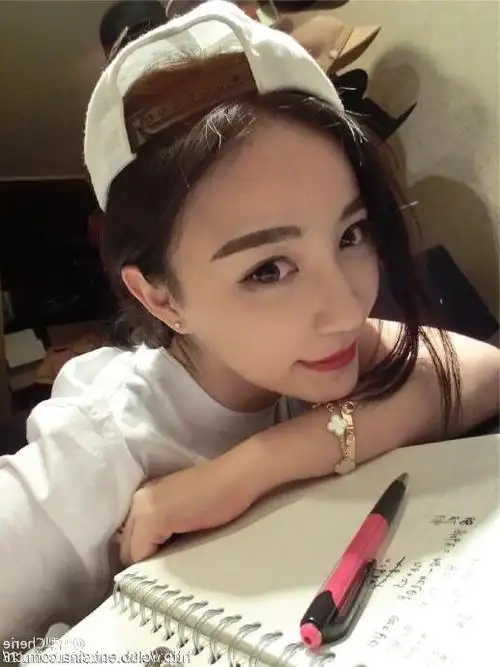 朱宸慧整容前后照片 雪梨cherie有没有整过容 雪梨cherie整容前后对比