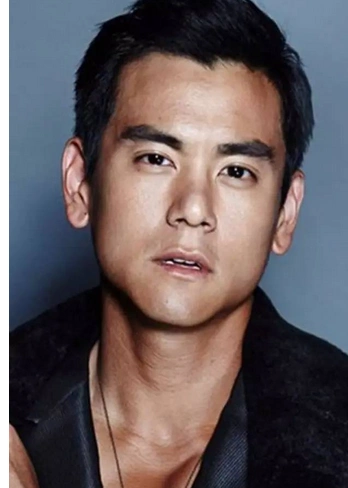 【皮肤黑的男生穿什么好看】黑皮肤男生这样穿即帅又有魅力