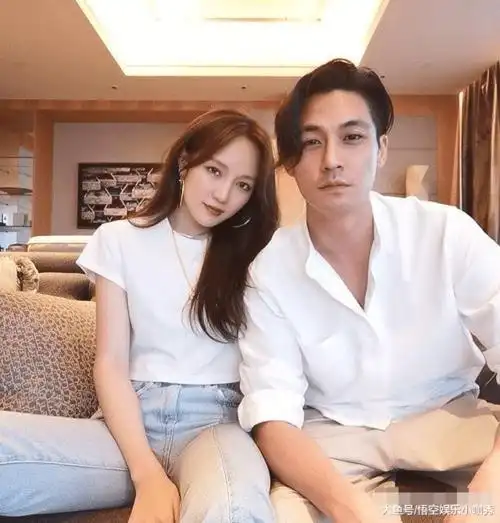 孟佳认爱后晒甜蜜照 高颜值富豪男友是萧亚轩前任