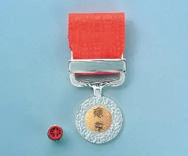 "红绶褒章"有上百年历史,专用于颁给见义勇为者.