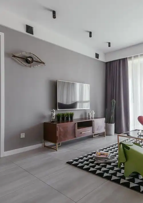 客厅的影视墙采用浅色乳胶漆打底,既大方又有气派.