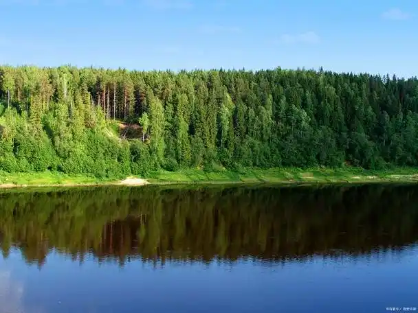 以下是吉林市十大避暑旅游景点,这些景点以其独特的风景和丰富的历史