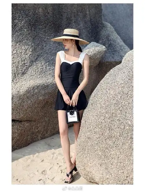 连体游泳衣女泡温泉保守高级感纯欲2024新款显瘦遮肚泳装露背泳衣