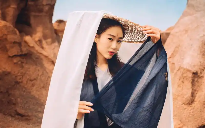 古装持剑少女唯美侠客风写真高清壁纸