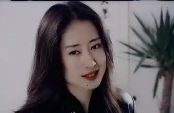 20年前刘敏涛就在某剧中扮演靳东的姐姐还和潘粤明演过感情戏