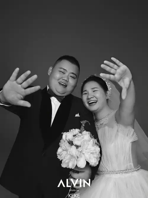 大胆拍60胖mm婚纱照照样可以性感和可爱