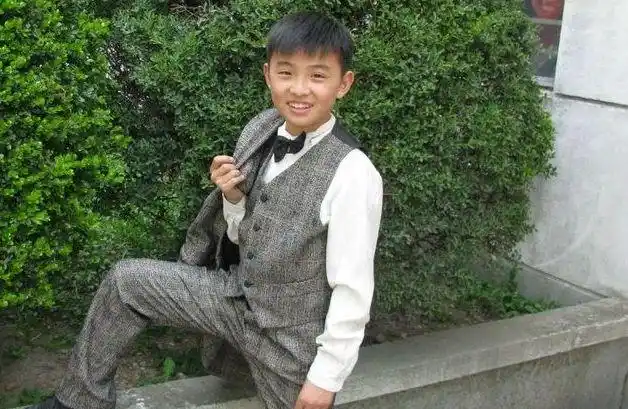 提起郑伟,大家可能不太熟悉,他是一位童星.