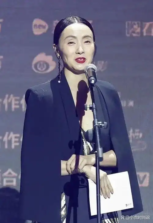 51岁陶虹生图照惨不忍睹,眼窝凹陷苹果肌下垂,真是老了