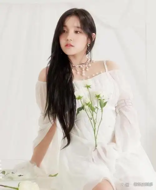 可算等到宋雨琦减肥成功!性感打扮活动,腿瘦得比竹竿"还细"