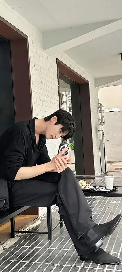 你怎么知道我存了此男的壁纸    #边佑锡好帅