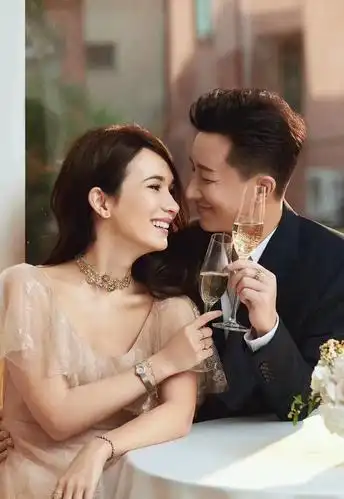 太甜了,韩庚卢靖姗婚后合作大片,相视一笑唯美甜蜜