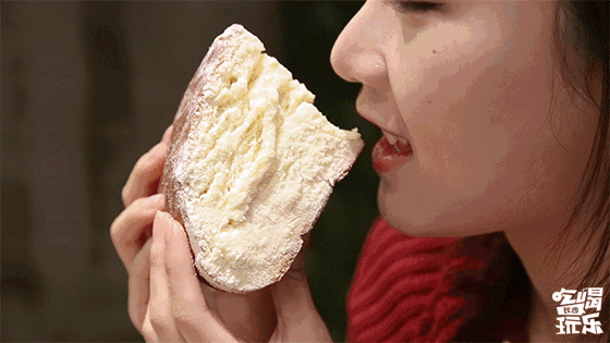 还有非常多有特色的欧包,5层流心奶酪包,粉色火龙面包,还有味道重的