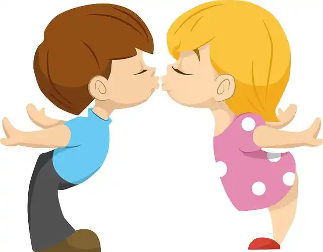 一对可爱的孩子,男孩亲吻了女孩图片