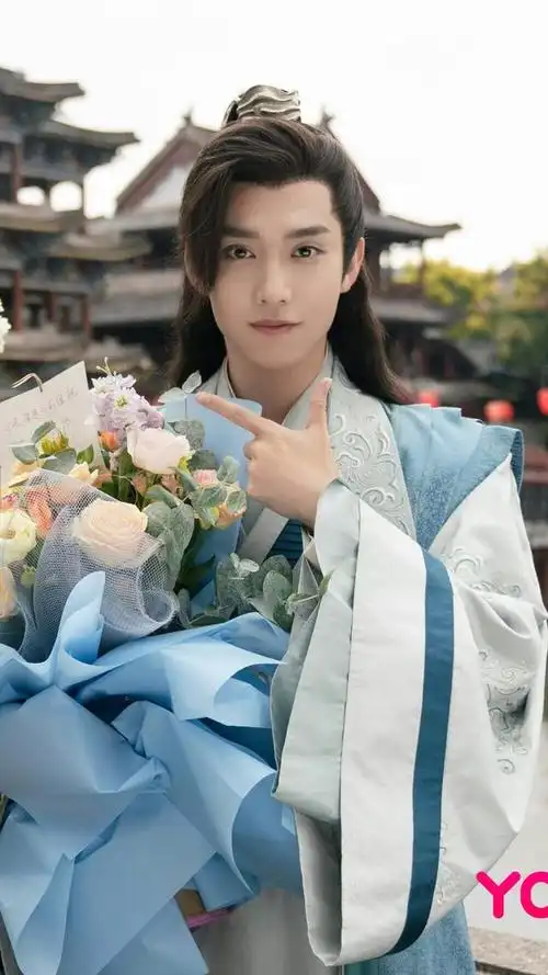 最让人心疼的古装男星(古装帅气又仪态端方的8位男星)(16)