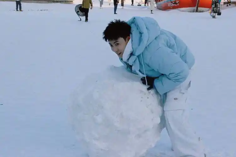 来"尔滨"玩了三天,张睿:锅包肉嘎嘎香,冰雕雪雕贼拉