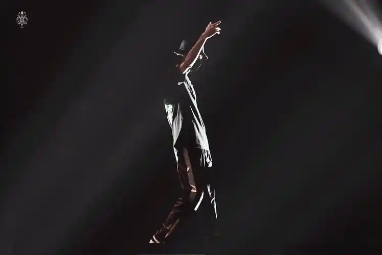 191110 湖南卫视双十一嗨爆夜 彩排 @uniq-王一博 cr:logo