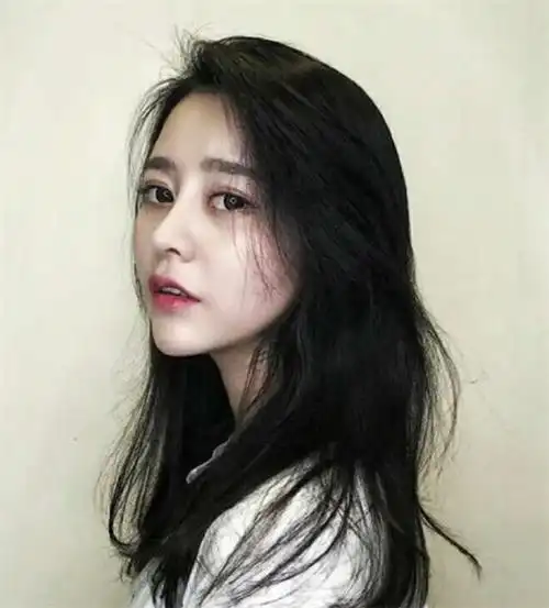 女生黑色中长发的发型推荐,黑长直永远的神快来试试看