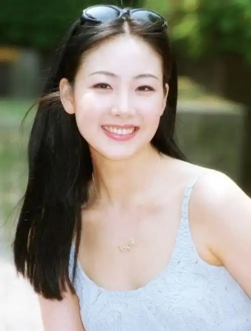 早期崔智友出席活动现场身穿抹胸装性感迷人美到令人窒息