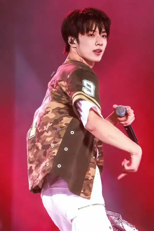 青年演员刘耀文##微博电影之夜