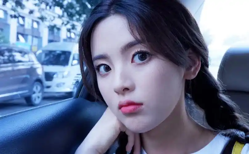 杨超越个人简介:杨超越,1998年7月31日出生于江苏省盐城市,中国内地