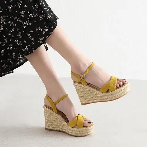 夏季坡跟凉鞋2021新款一字草编松糕厚底女鞋时装凉鞋