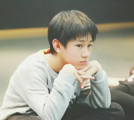 张真源是怎么长大的又名从小帅到大的张真源多图