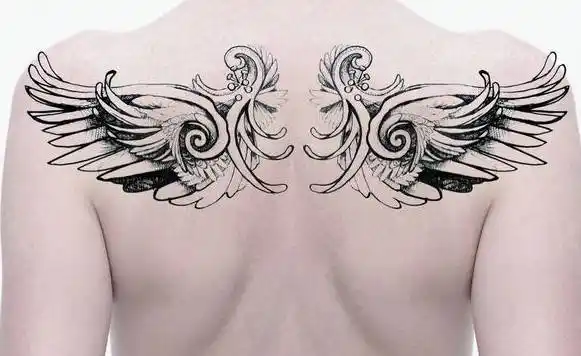 男生后背翅膀纹身图案大全3