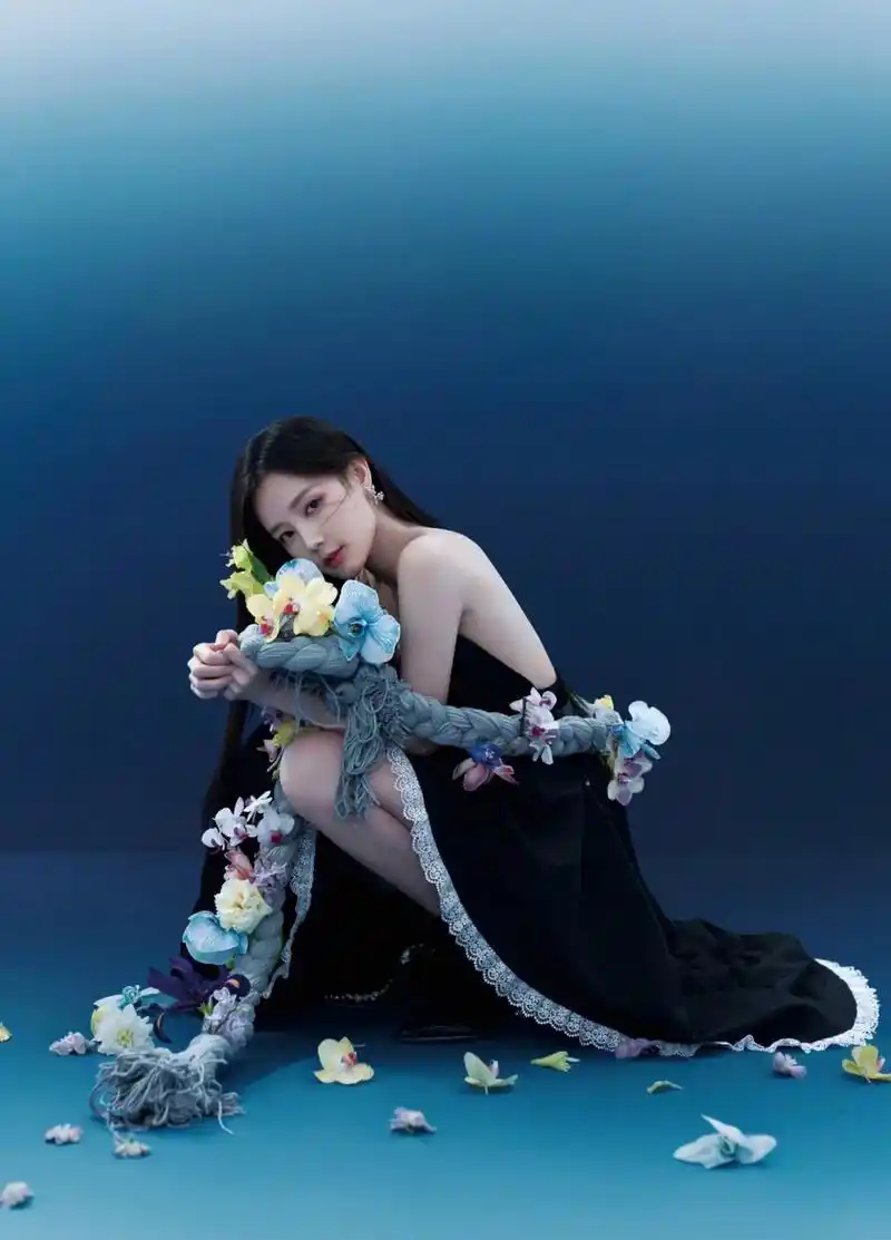 李一桐男人装照片曝光,这谁顶得住啊,特别是第一张骑马的那张,谁不爱