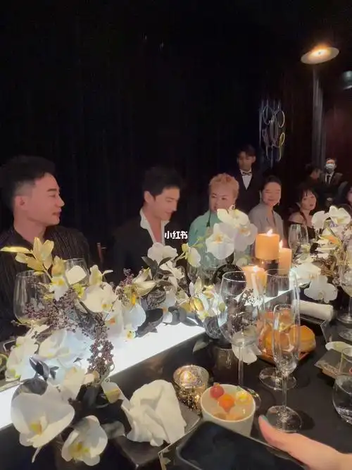 和杨洋一起吃饭了呜呜