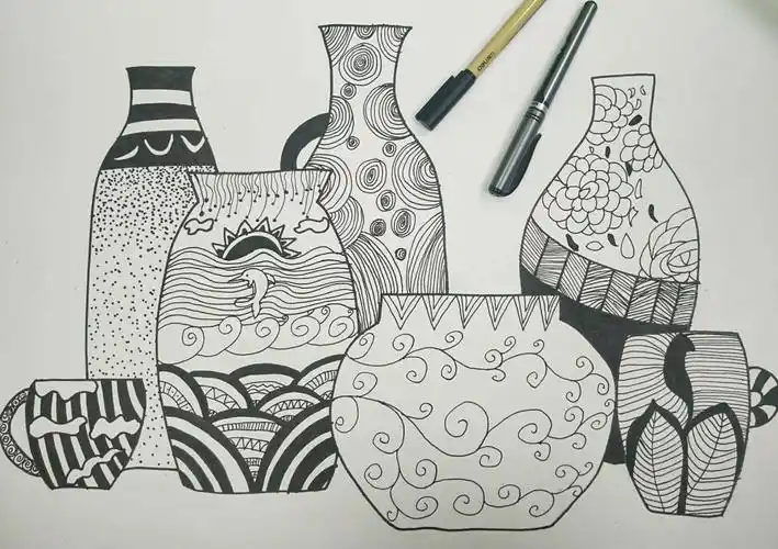 有各种线条来装饰每个瓶子.