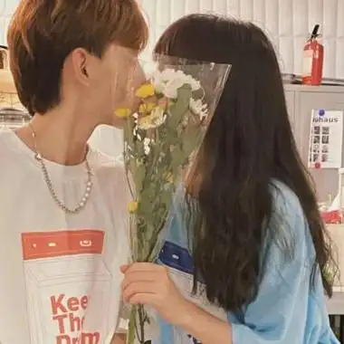 情侣头像配对恩爱高清一对两张的情侣亲密恩爱图片头像