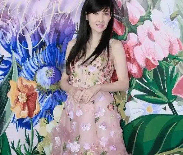 因不生娃被婆婆怼,周慧敏却只用9字回应,网友:女神霸气!