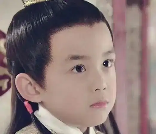 吴磊的嘴巴好奇怪(有人觉得吴磊有点长残了引网友热议) - 品度娱乐