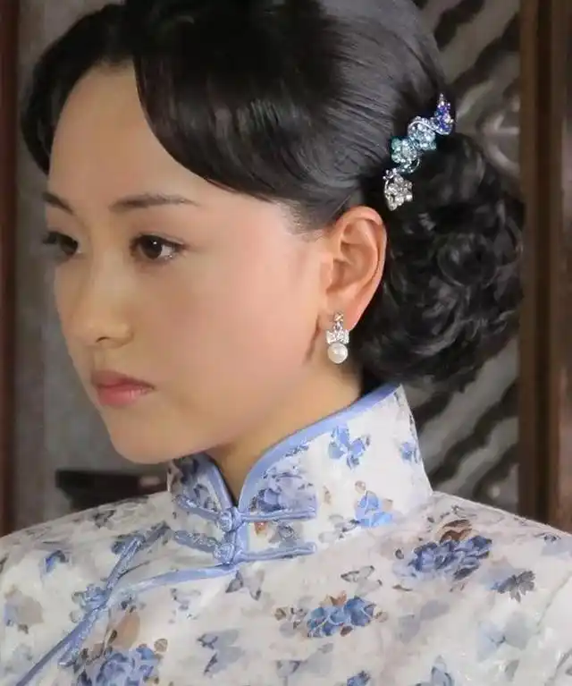 穿起旗袍的杨蓉比古装更美