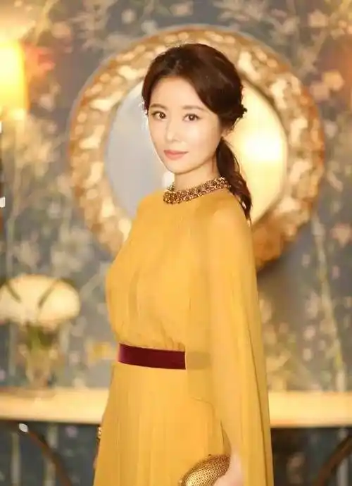 林心如16岁时真美满满的胶原蛋白露小虎牙超可爱