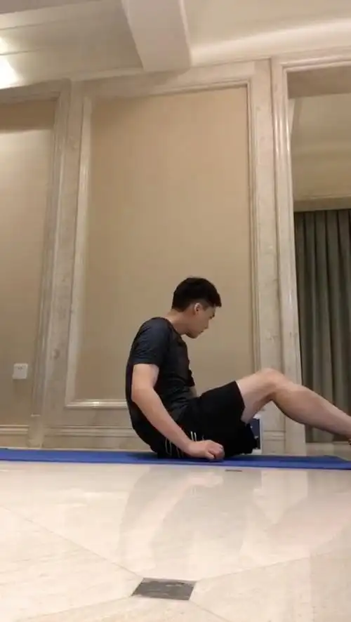 李易峰挑战c罗卷腹是怎么回事