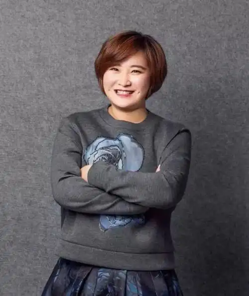 贾玲为新电影减重100斤每天只吃一份素食足足减掉半个自己