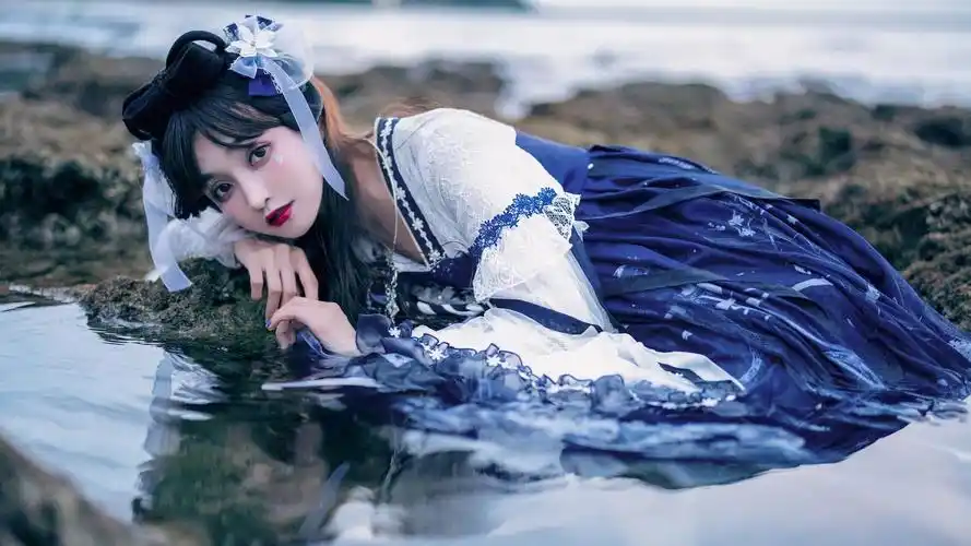 古风洛丽塔少女清新甜美海边写真