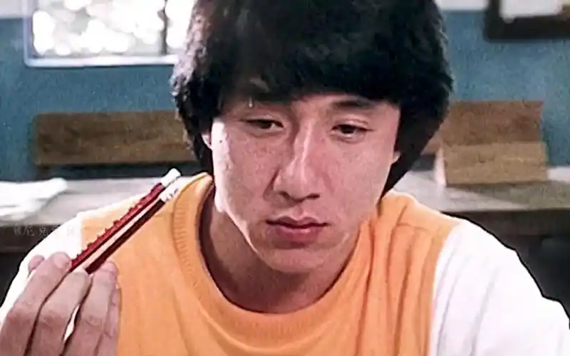 成龙年轻的时候真帅 演技炸裂,真是越看越精彩