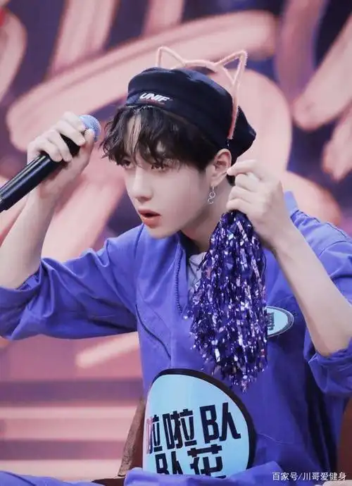 王一博自荐演猫,嘟嘴卖萌一件不落,反差萌爱了爱了