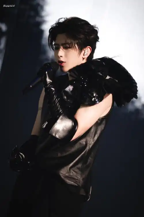 纹身贴好酷呀!哥哥的手臂我喜欢#蔡徐坤