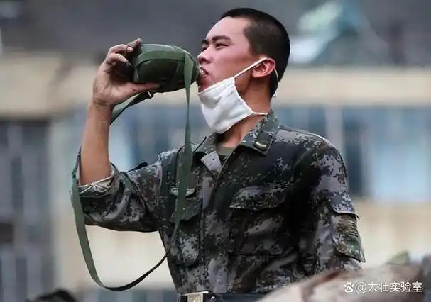 解放军全新钛水壶,真是"钛"高级了,从小装备见证大国崛起!