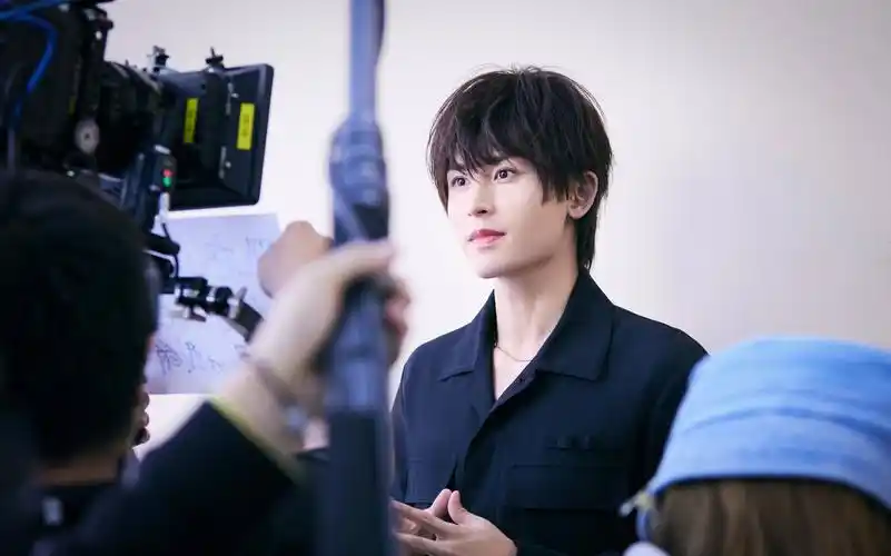 【张哲瀚】点看查看蓝色西装会动的老婆 live!