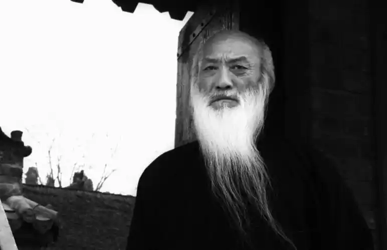 他在电影中与李连杰演反派,中国最后一个剑圣