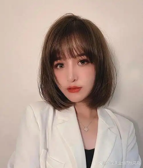 适合剪短发的女生,剪了短发更有辨识度,也看起来也更显年轻.