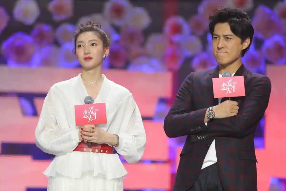 江疏影表白靳东:中国居然有这么帅的男演员