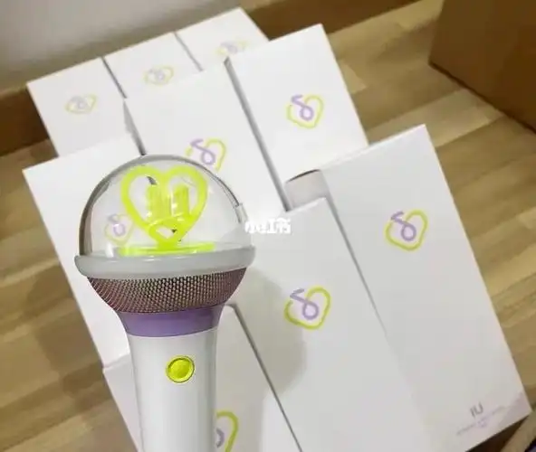 首页还有2022演唱会周边#韩娱  #周边  #iu三代应援棒  ##iu李知恩