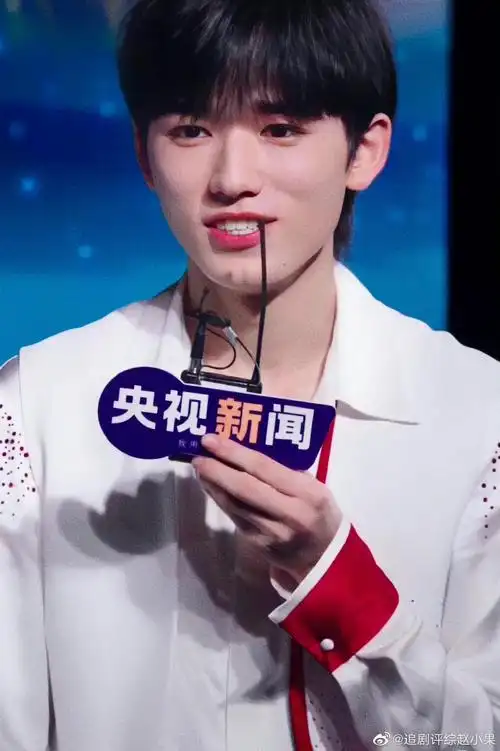 宋亚轩央视中秋晚会采访镜头##时代少年团用家乡话送中秋祝福