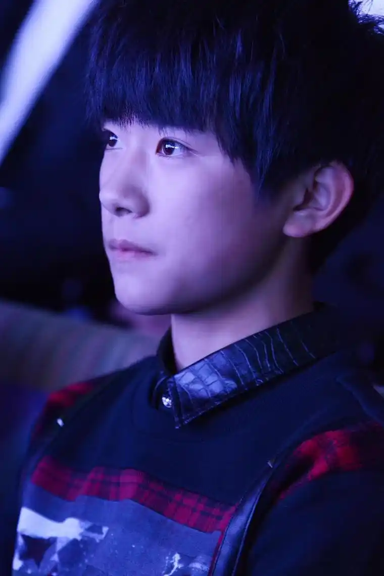 易烊千玺,赵今麦主演《白夜行》 根据东野圭吾小说改编的《白夜行》