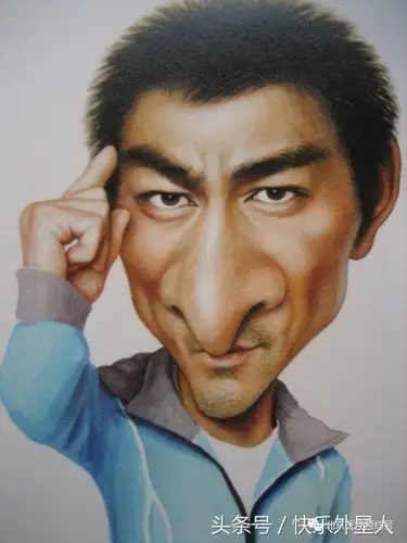 有这么一位牛人,画的明星漫画惟妙惟肖,读者都对他竖起了大拇指